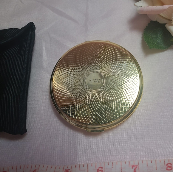 Vtg Vicci Gold Compact 💛🌴 - Picture 7 of 7